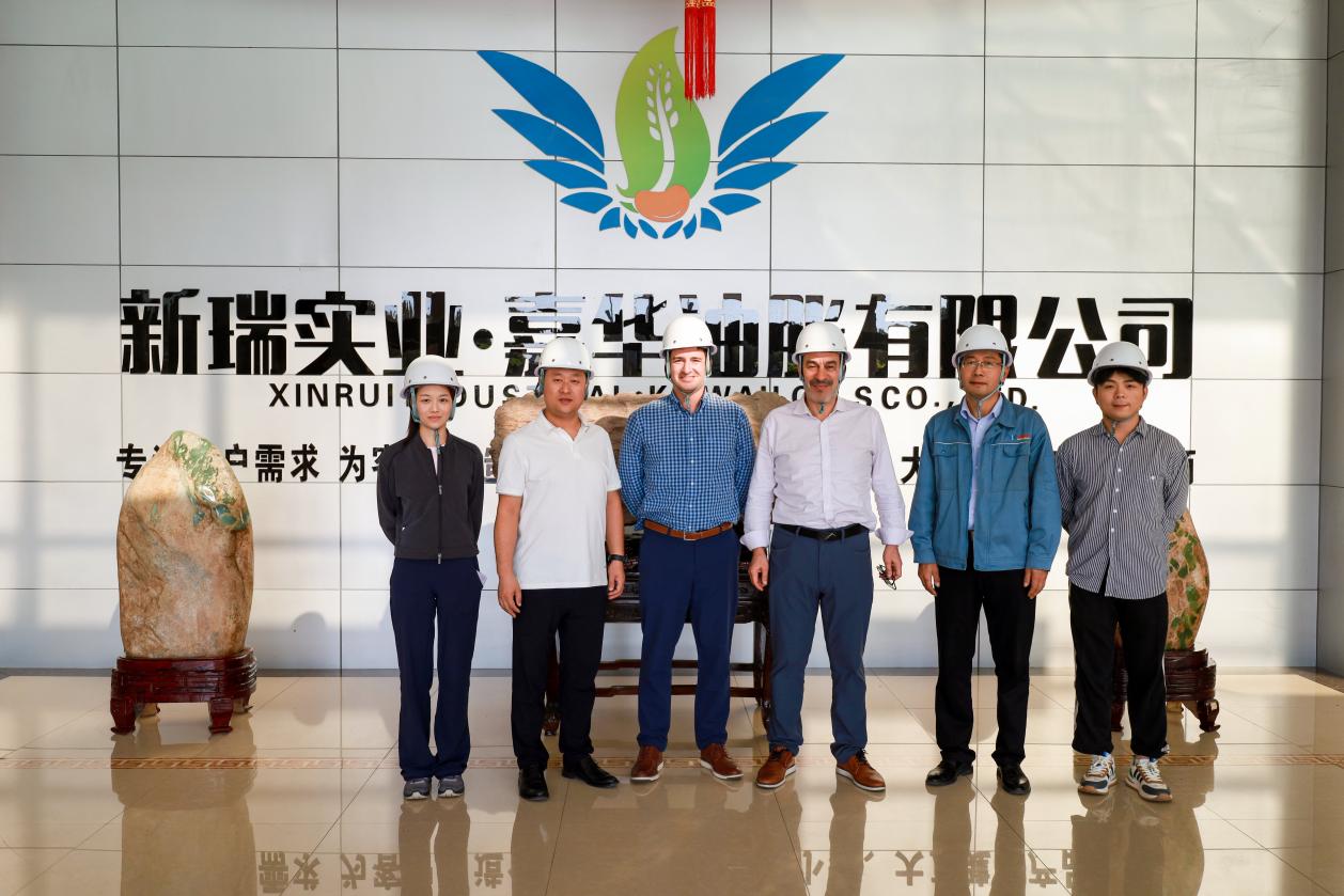 مصافحة عبر المحيط الهادئ: شركاء شيليون يزورون مصنع جلوتين القمح الحيوي التابع لمجموعة Guanxian Xinrui